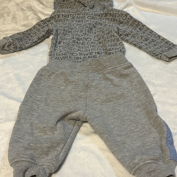 Calvin Klein Baby Boys 2-PC Thermal Bodysuit & Fleece Jogger Pant Set Size 3/6M - Picture 8 of 9